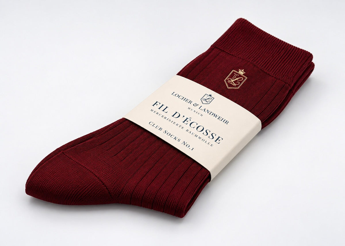 Club Socks No. 1 in Burgundy, gefaltet mit Banderole, gesticktes Locher & Landwehr Wappen